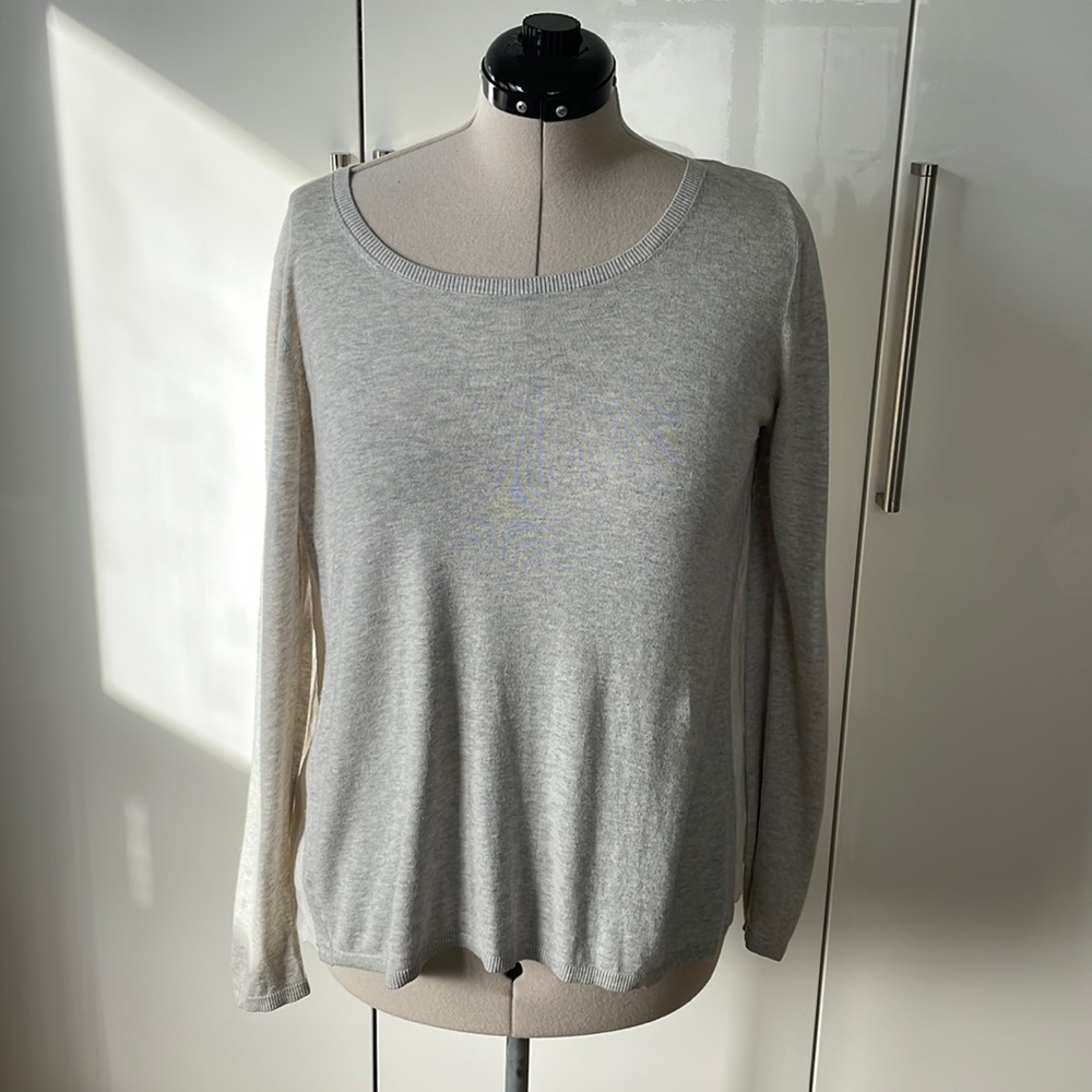 Women’s Sweater with Long Sleeves in Gray/White Size-Large